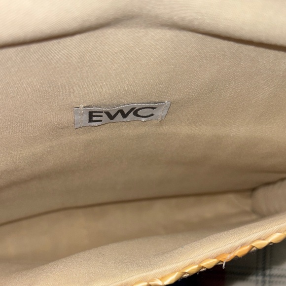 Elegant Woven Clutch - Picture 6 of 6